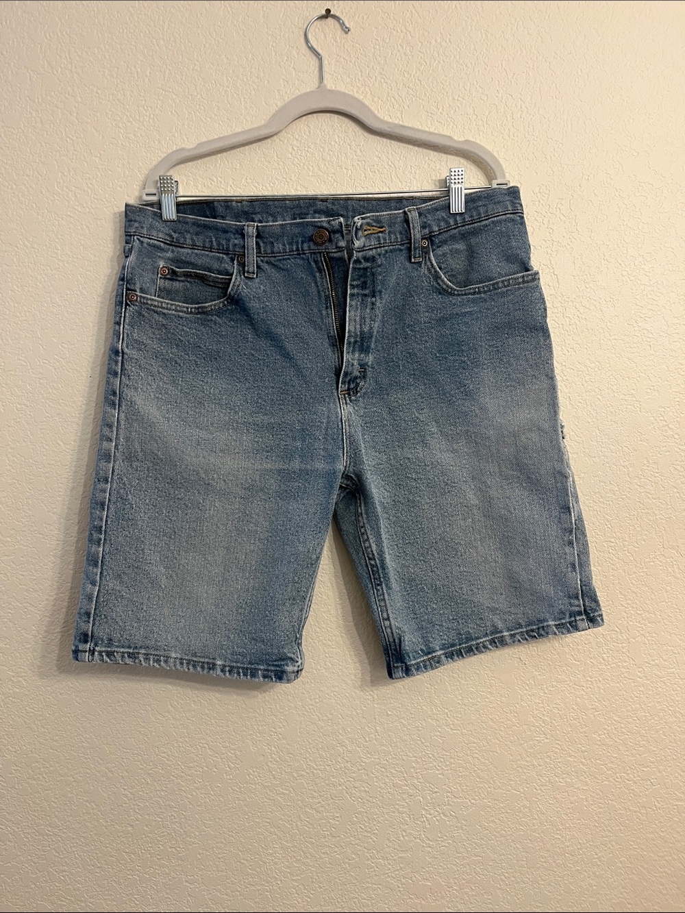 Vintage farm worn Wrangler Men's Light Wash jorts